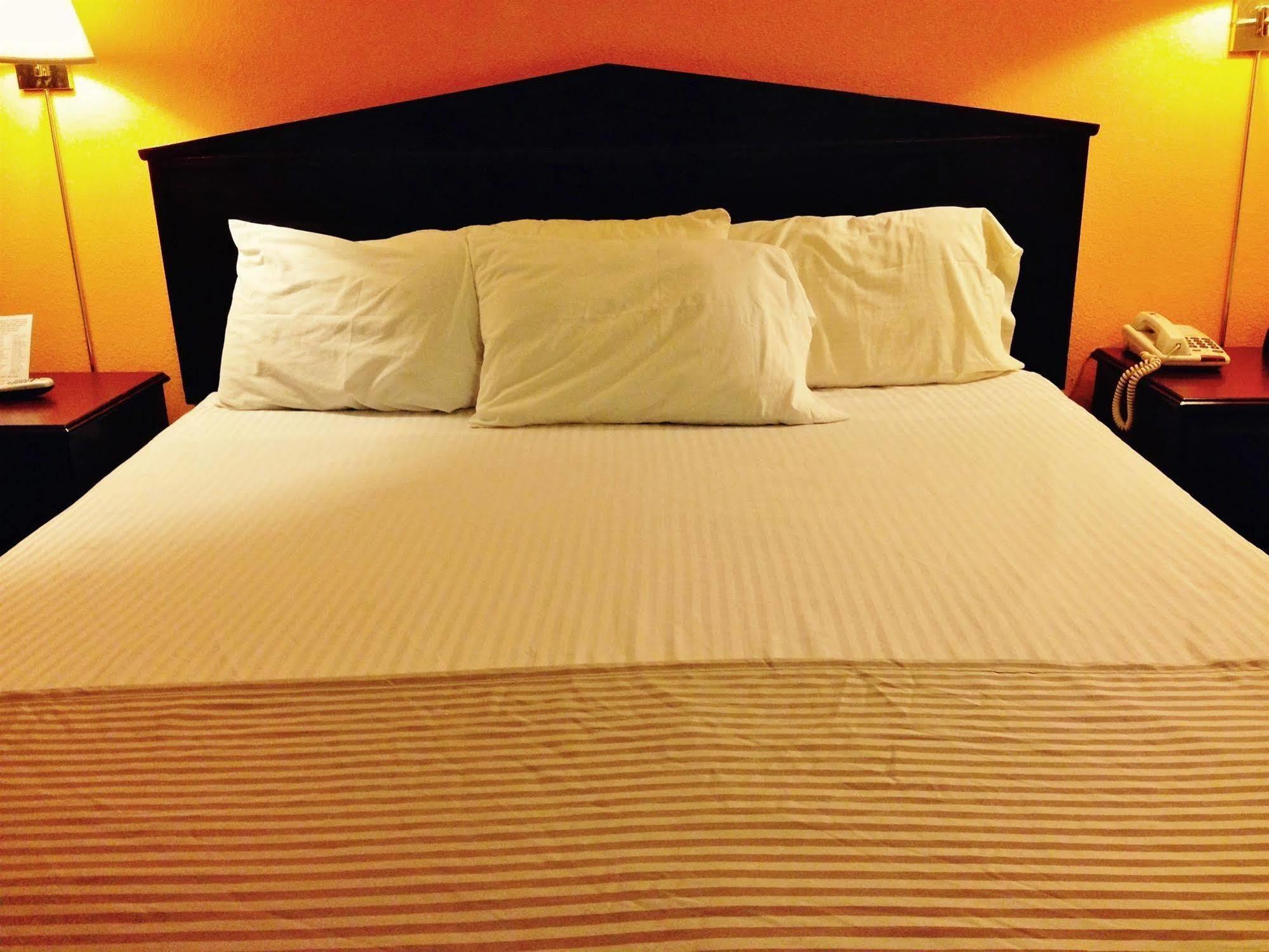 Americas Best Value Inn Macomb Eksteriør billede
